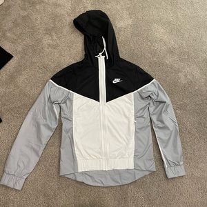 NWT nike women’s windbreaker zip up!!